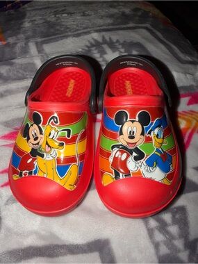Disney Mickey Mouse Clogs Toddler Size 9/10 | Mickey, Pluto & Donald | Red